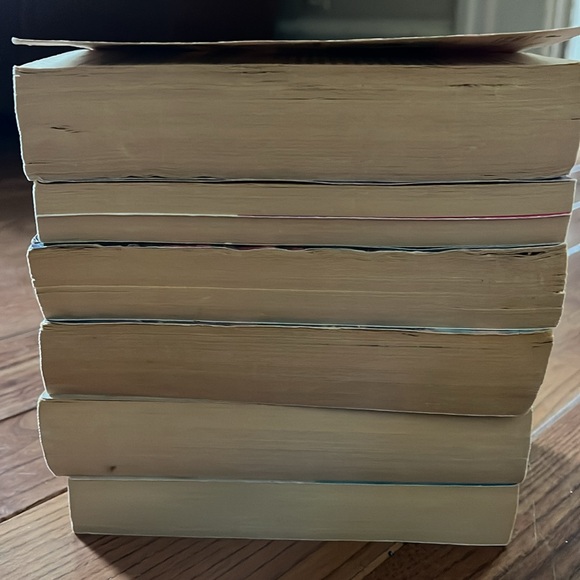 Bundle of 6 Nora Roberts books - Picture 4 of 5